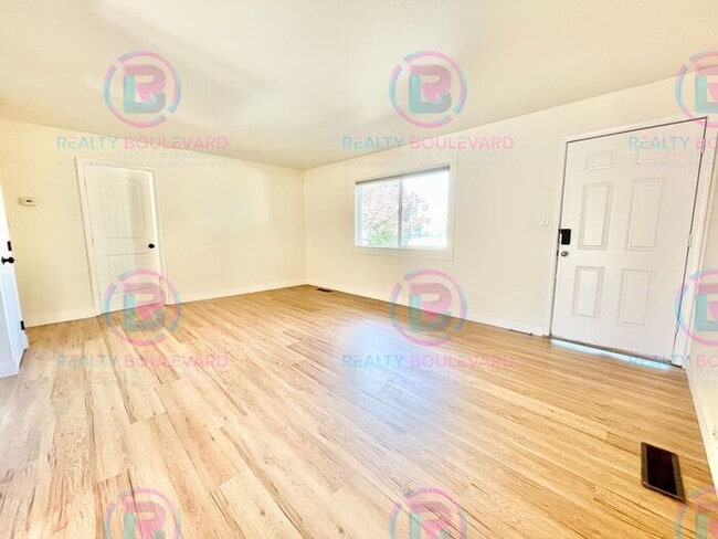 Building Photo - Charming 2-Bedroom 1 Bath Fenced Backyard with Patio