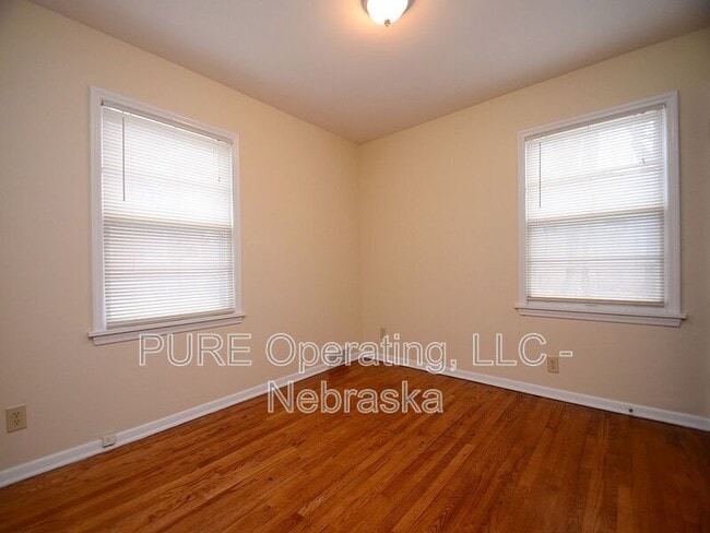 Building Photo - 210 N 32nd Ave