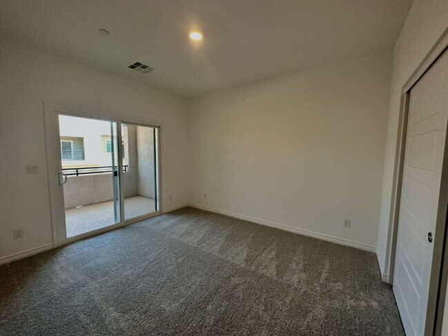 Building Photo - 333 Laurel Peak Dr