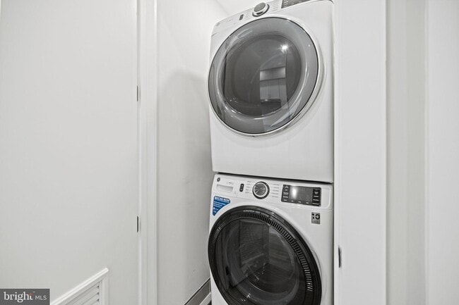 Building Photo - 801 N Fairfax St