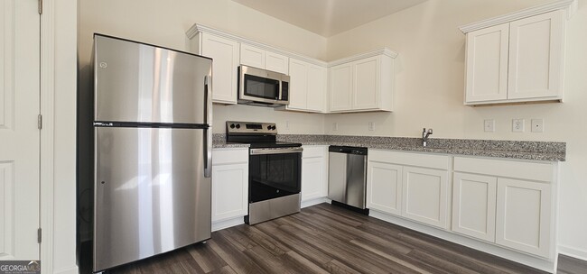 Building Photo - 304 Hynes Dr