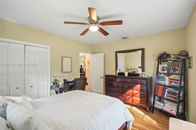 Building Photo - 924 El Rado St