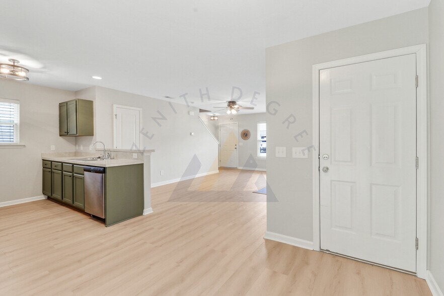 Building Photo - 62 Running Oak Dr