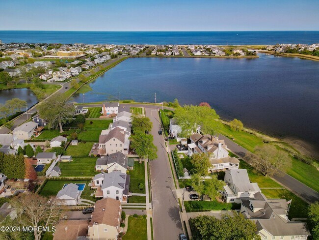 Building Photo - 408 Central Ave