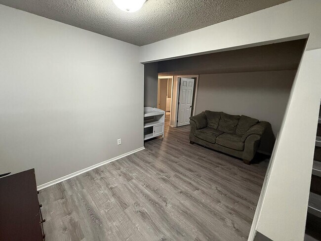 Building Photo - 212 Wheaton Ct