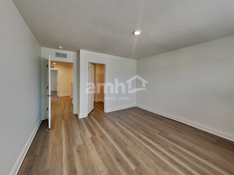 Building Photo - 9163 Henley Ave