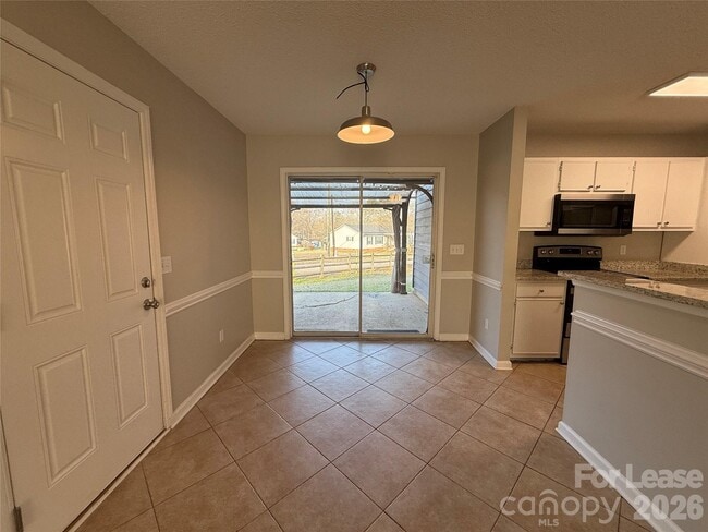 Building Photo - 142 Green Dragon Ct