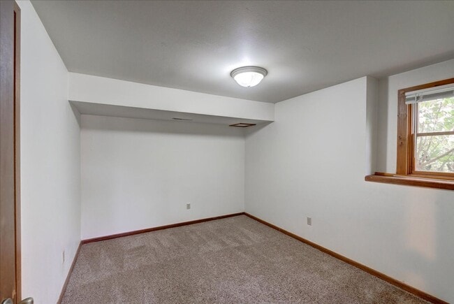 Building Photo - 1329/1331 S Thompson Dr