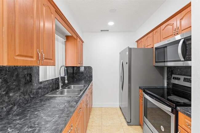 Building Photo - 5633 SW 40th St