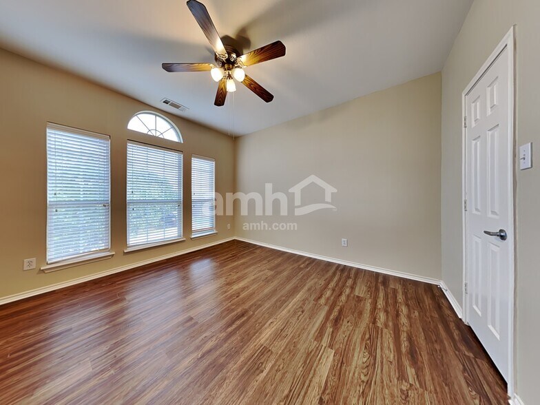 Building Photo - 2108 Carlotta Dr