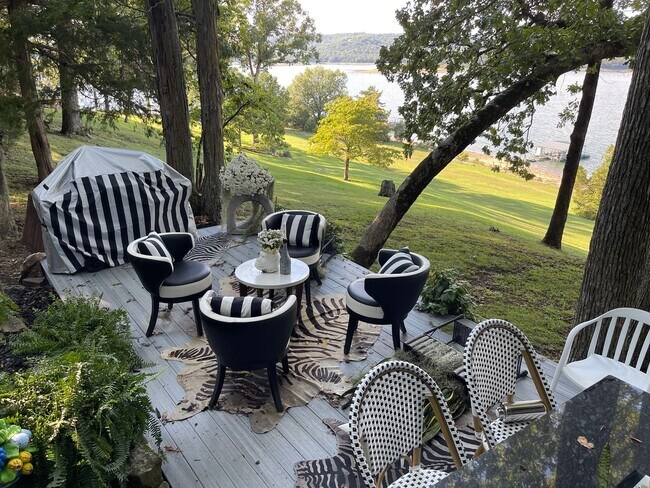 Building Photo - Unique LAKE FRONT cabin for Lease! Steps to water, BEAUTIFUL VIEW! Beaver Lake Garfield area.