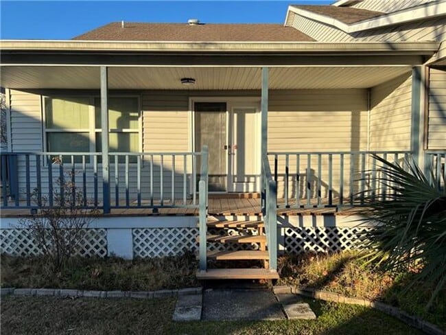 Building Photo - 668 Marina Dr