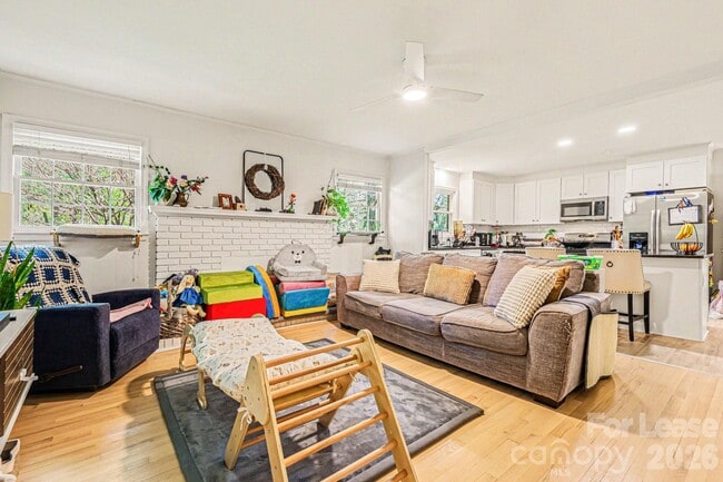 Building Photo - 2120 Rocky Knoll Dr