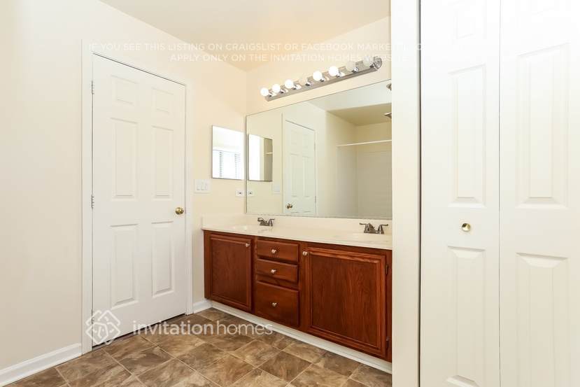 Building Photo - 290 S Annandale Dr
