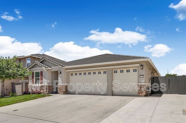 Building Photo - 1141 Vista Verde Dr