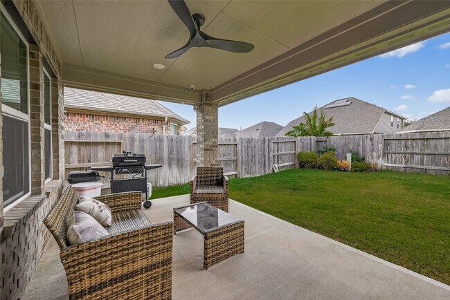 Building Photo - 20223 Sagebrush Hollow Dr