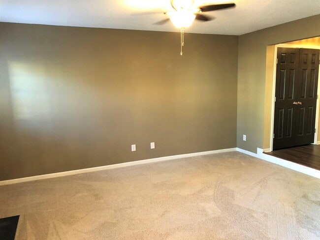 Building Photo - 19827 Henderson Rd