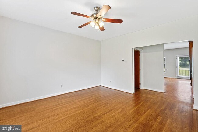 Building Photo - 445 Springvale Rd