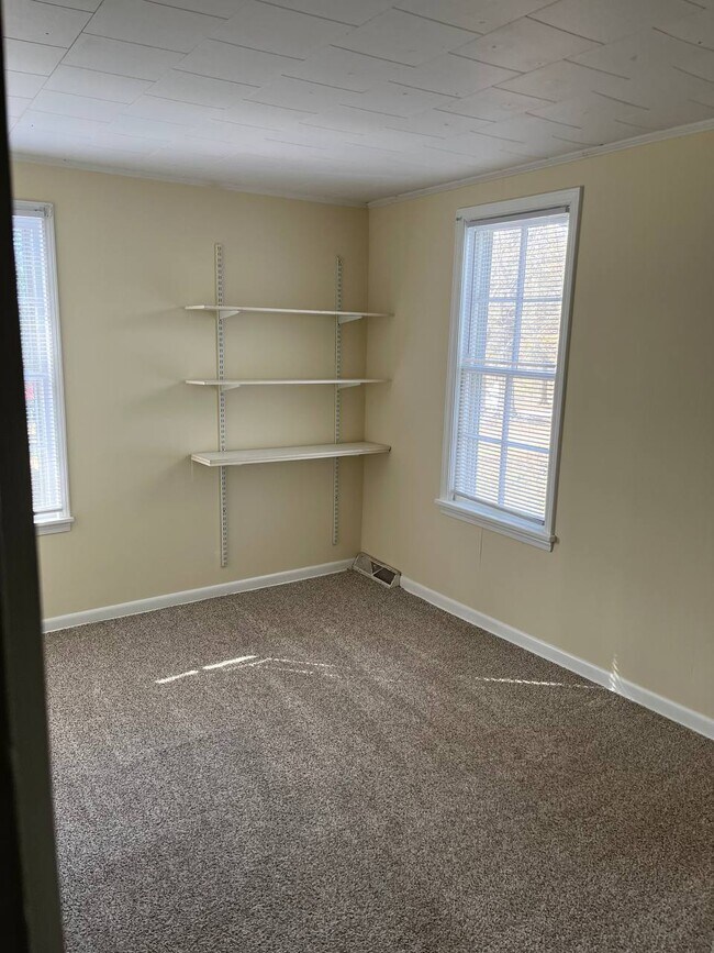 Building Photo - 2124 Old Milburnie Rd