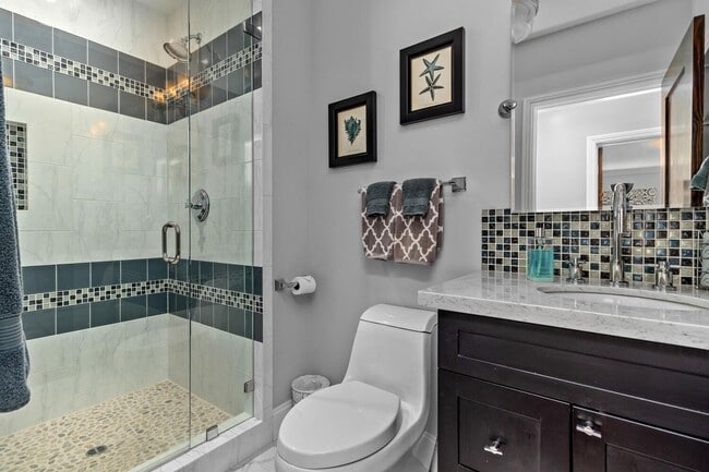 Building Photo - Prestigious Ocean View Retreat – Fully Rem...