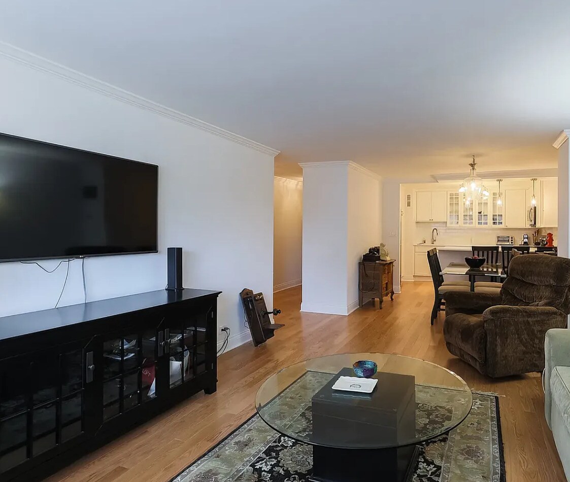 Building Photo - 1415 N Dearborn Pkwy