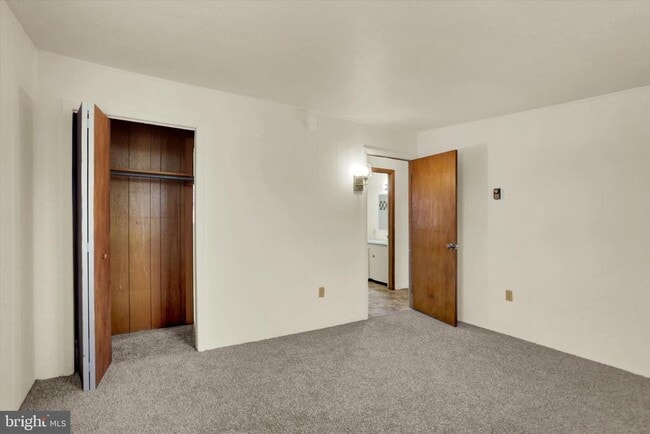 Building Photo - 105 W Main St