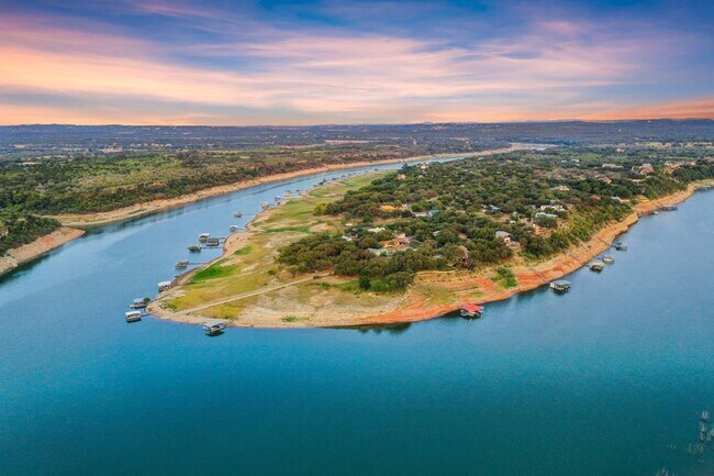 Building Photo - 1352 Lakeshore Dr