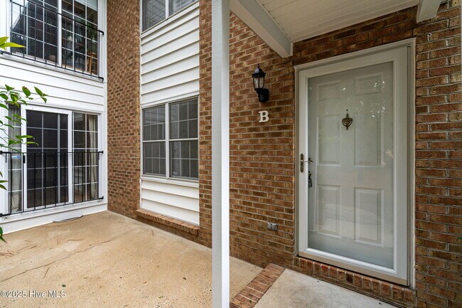 Building Photo - 9 Pinehurst Mnr Rd