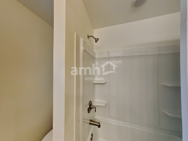 Building Photo - 4502 Tarpon Dr
