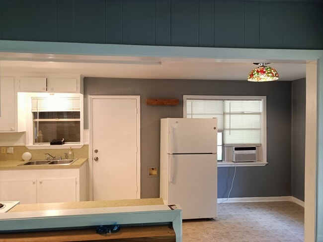 Building Photo - 340 West Dr