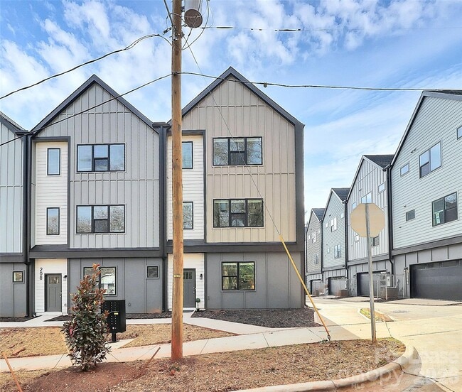 Building Photo - 208 Nelson Ave