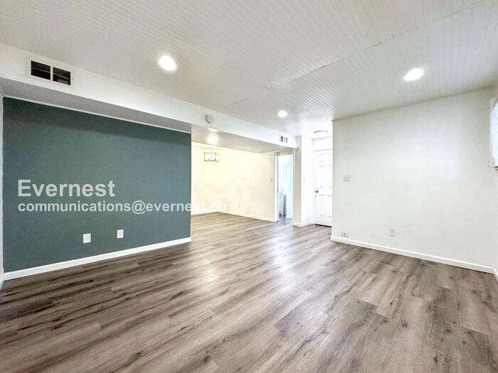 Building Photo - 5300 E Cherry Creek S Dr