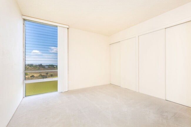 Building Photo - Spacious 2 bedroom 2 bath with Resort Style Amenities!