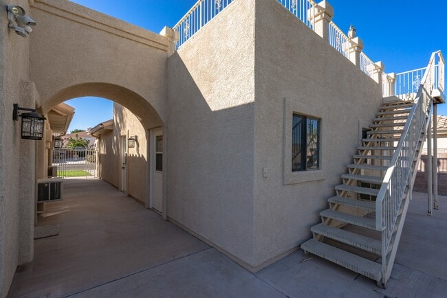 Building Photo - Spacious 6 Bedroom Home with a Balcony!