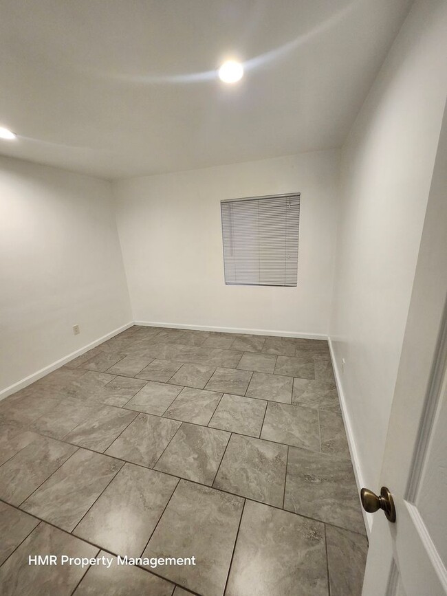 Building Photo - Beautiful remodel 3 bed 2 bath house