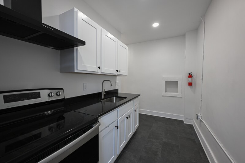 Primary Photo - 1384 W 83rd St