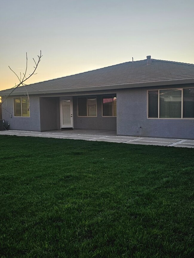 Building Photo - Beautiful Home in Gated Community