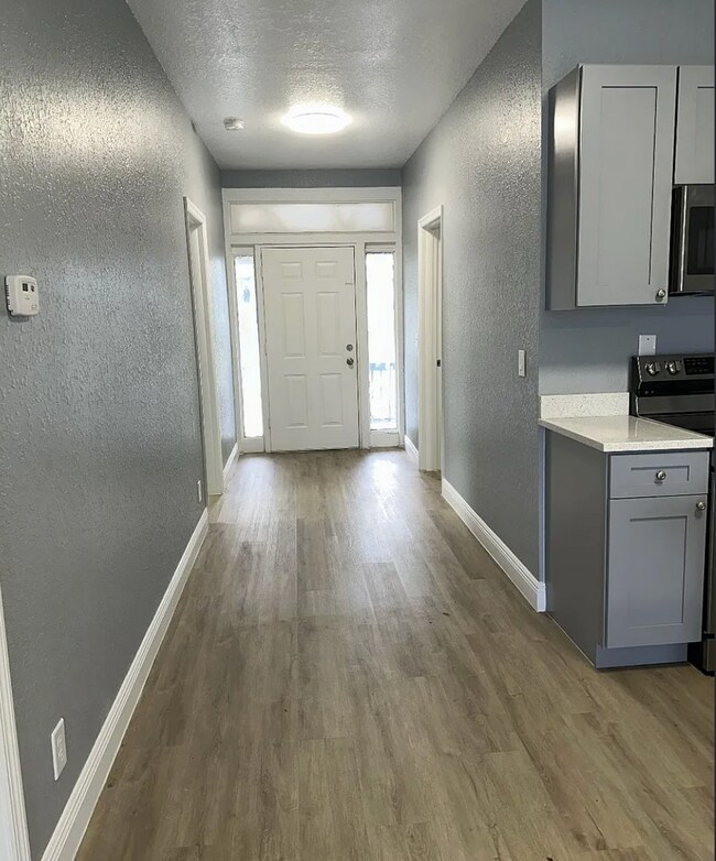 Building Photo - 2139 W St John St