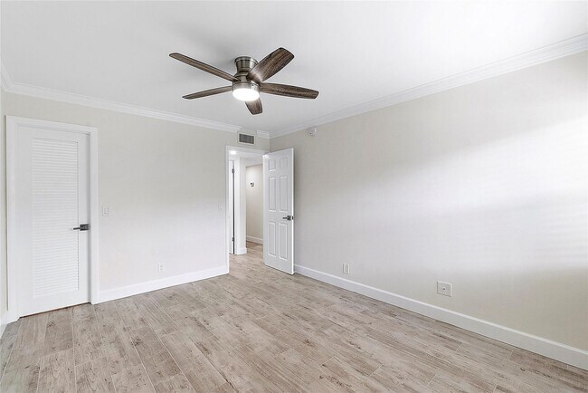 Building Photo - 347 Capri H