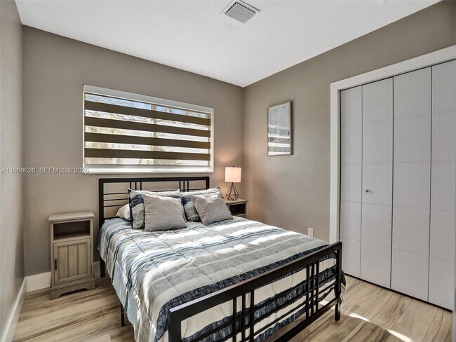 Building Photo - 491 SE 23rd Ave