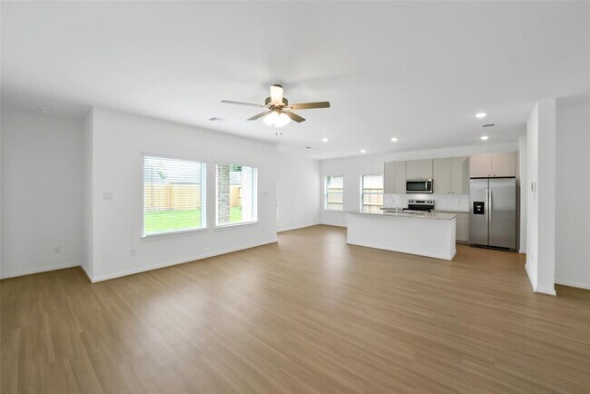 Building Photo - 13311 Campos Dr