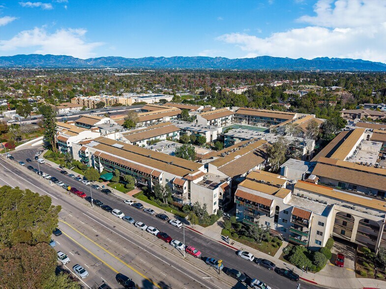 Building Photo - 5460 White Oak Ave