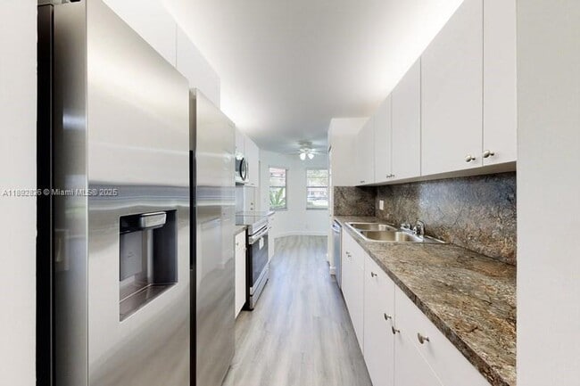 Building Photo - 1251 SW 125th Ave