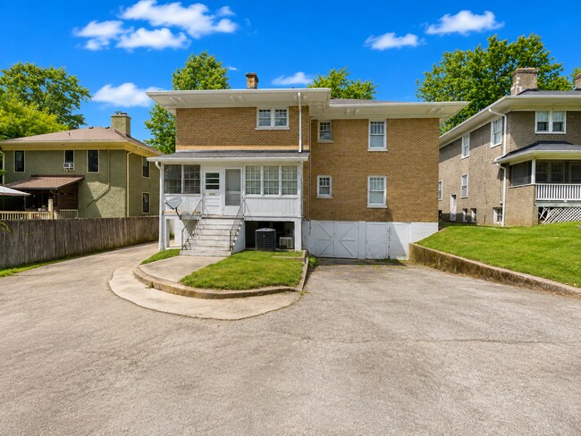 Building Photo - 1320-1322 Main Street Duplex