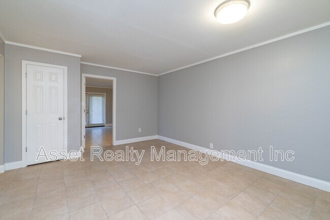 Building Photo - 431 Canberra Dr