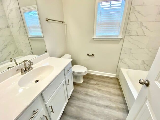 Building Photo - Now Leasing a 5-bedroom 3 bath home in Walls, Mississippi at Mallard Park