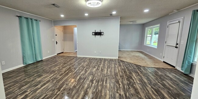 Building Photo - 605 Melbourne Dr