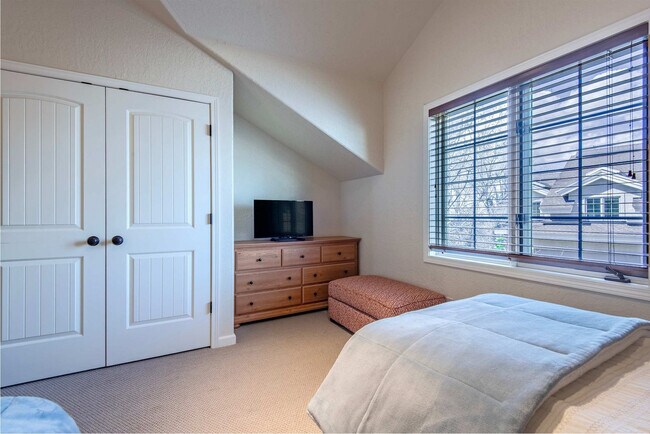Building Photo - 129 Cobble Creek Ln