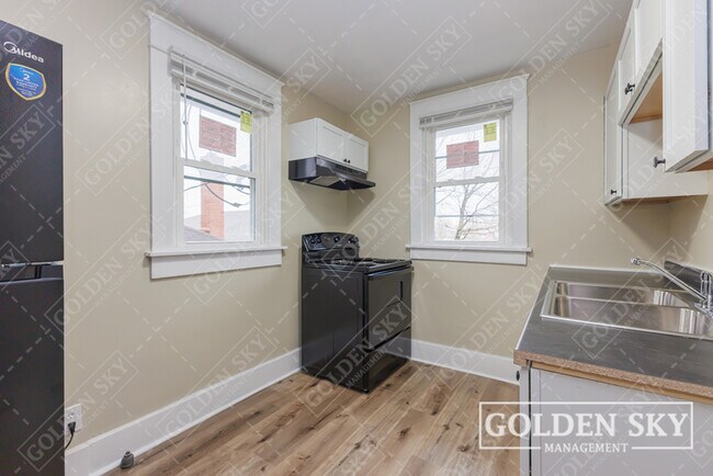 Building Photo - 219 E Willard St