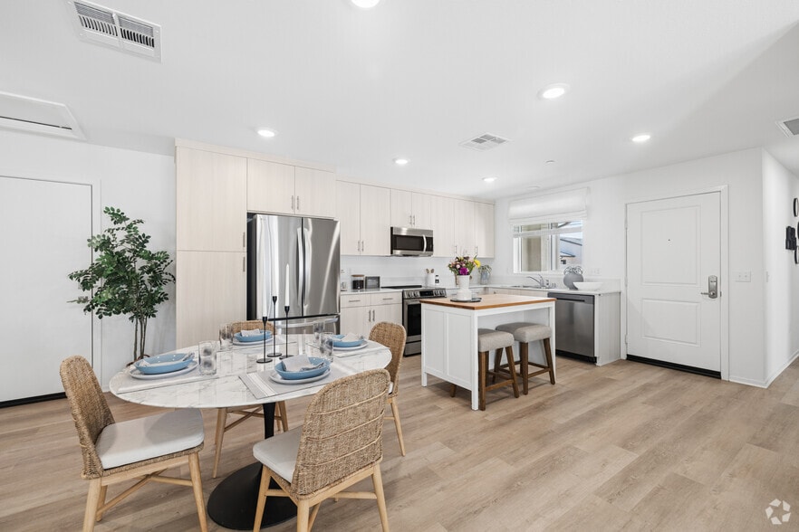 3BR, 2BA - 1,292SF - Kitchen - Maison's Sierra
